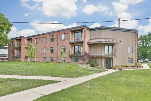 2019-06/UNIVERSITY-OF-MINNESOTA-Apartment-Building-557493.webp
