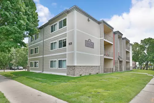 2019-06/UNIVERSITY-OF-MINNESOTA-Apartment-Building-557769.webp