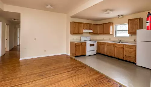 S Bed 1603 University Ave
Columbia, MO 65201 4