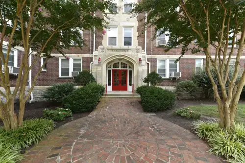 TENNESSEE-STATE-Apartment-Building-688666.webp