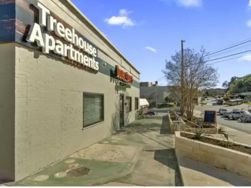 S Bed Treehouse Apartments 1