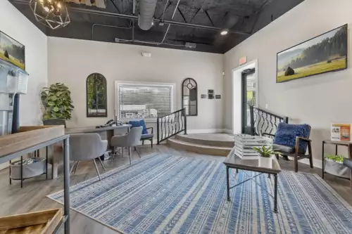 S Bed Treehouse Apartments 6