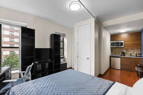 Studio Central Park Apartments - Furnished studio rentals 2