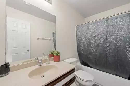 S Bed Leah Avenue Student Townhomes 13