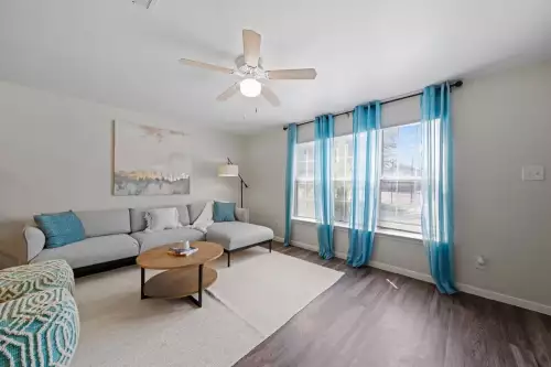 S Bed Leah Avenue Student Townhomes 1