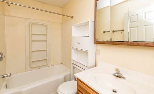 S Bed 1603 University Ave
Columbia, MO 65201 6