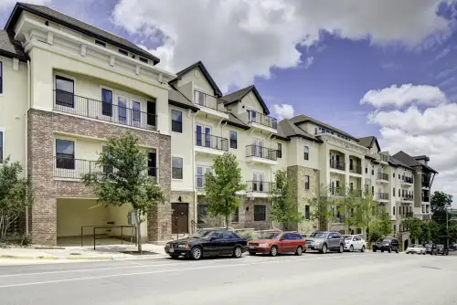 TEXAS-STATE-Apartment-Building-15050536.webp