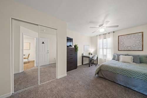 S Bed Leah Avenue Student Townhomes 23