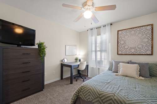 S Bed Leah Avenue Student Townhomes 24