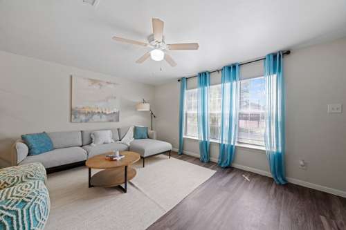 S Bed Leah Avenue Student Townhomes 29