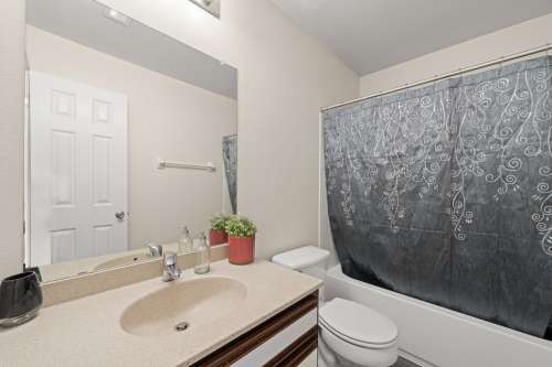 S Bed Leah Avenue Student Townhomes 38