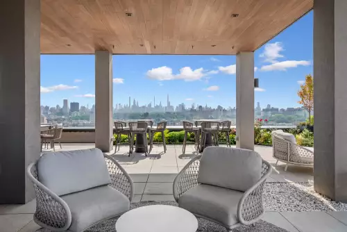 S Bed 224 West 124th 17