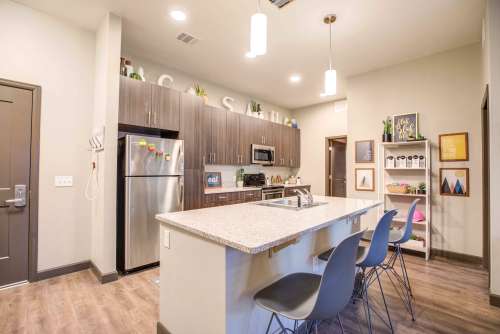 csu-Apartment-Building-15802043