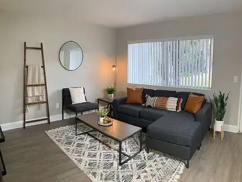 CAL-STATE-FULLERTON-Apartment-Building-15799734.webp